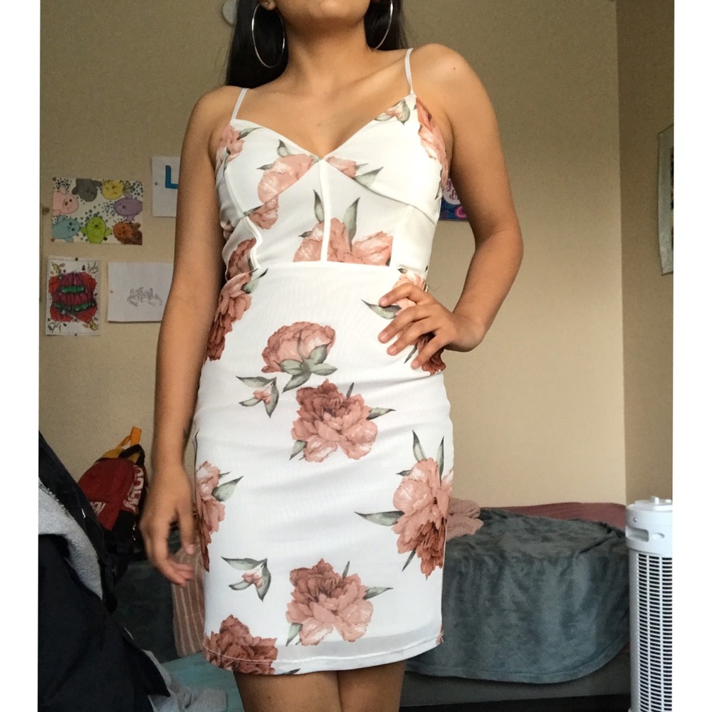 Guess floral- curvy dress🌸